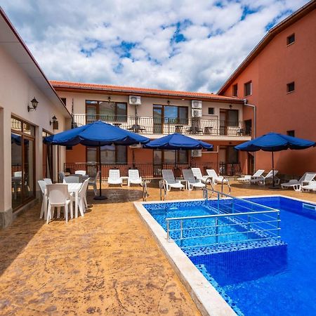 Family Hotel Preslav Esterno foto