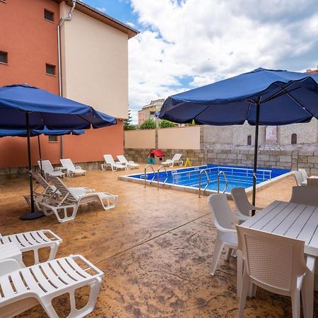 Family Hotel Preslav Esterno foto