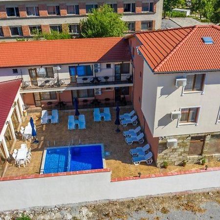 Family Hotel Preslav Esterno foto