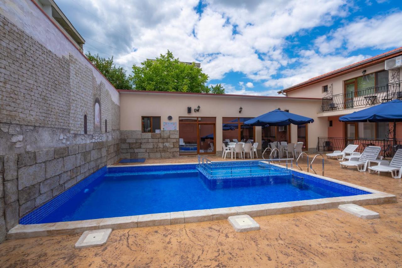 Family Hotel Preslav Esterno foto