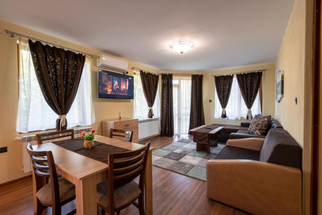 Family Hotel Preslav Esterno foto