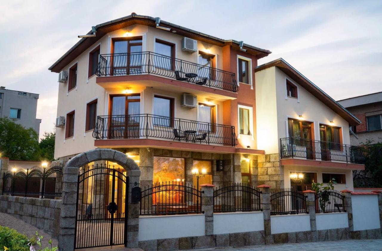 Family Hotel Preslav Esterno foto
