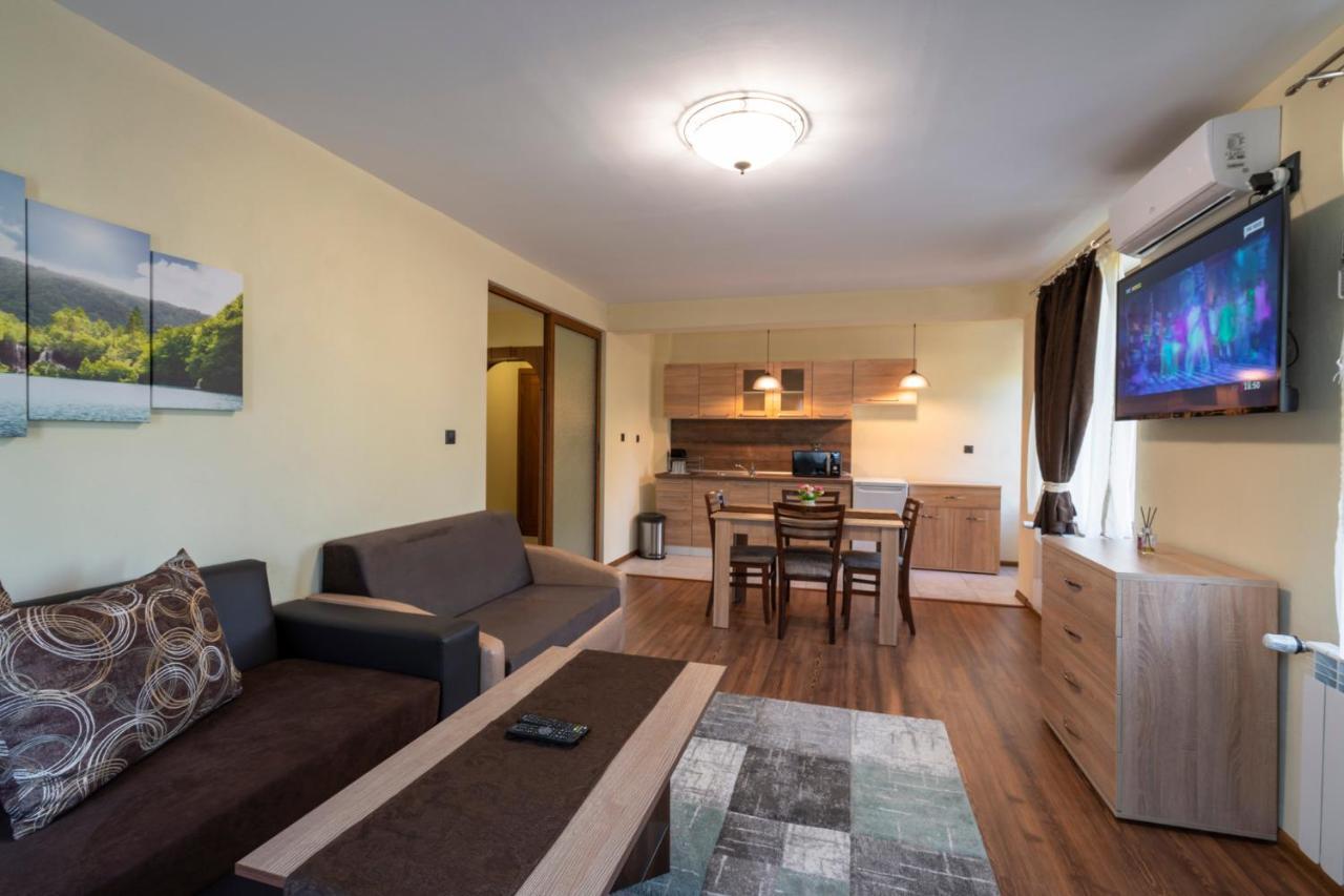 Family Hotel Preslav Esterno foto